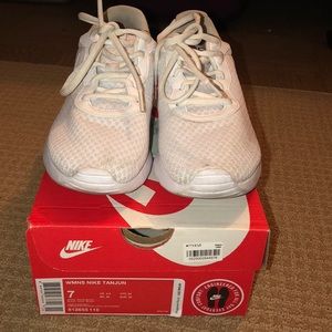 ALL WHITE NIKE TANJUNS